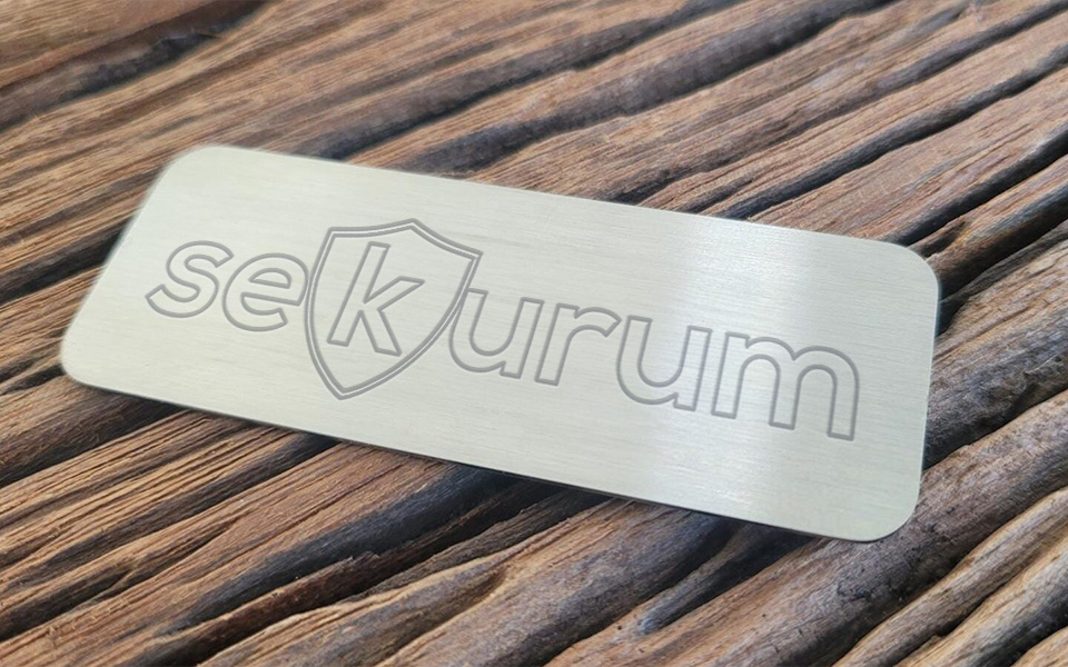 Hochwertige Beschilderung mit individueller Lasergravur